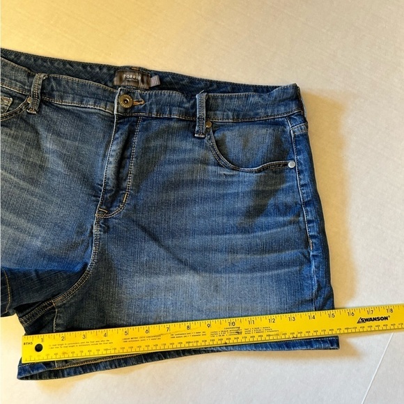 Torrid Feel The Fit Denim blue jean shorts Sz-18. A4 - Picture 8 of 9